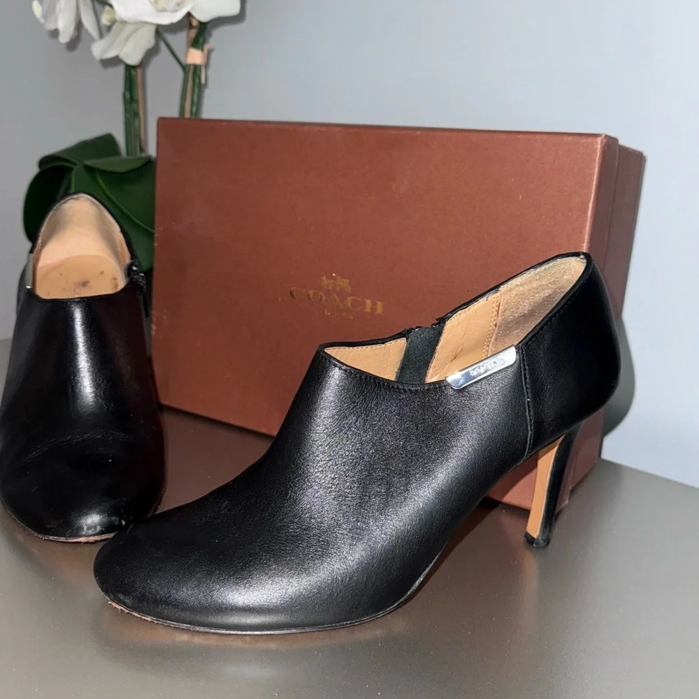 COACH SENECA GLAZED LEATHER BOOTIES - Picture 3 of 11